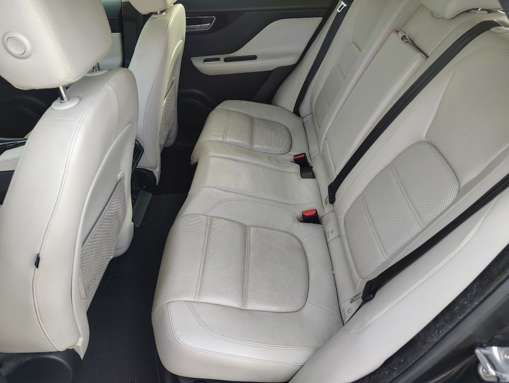 2017 Jaguar F-PACE Image 21