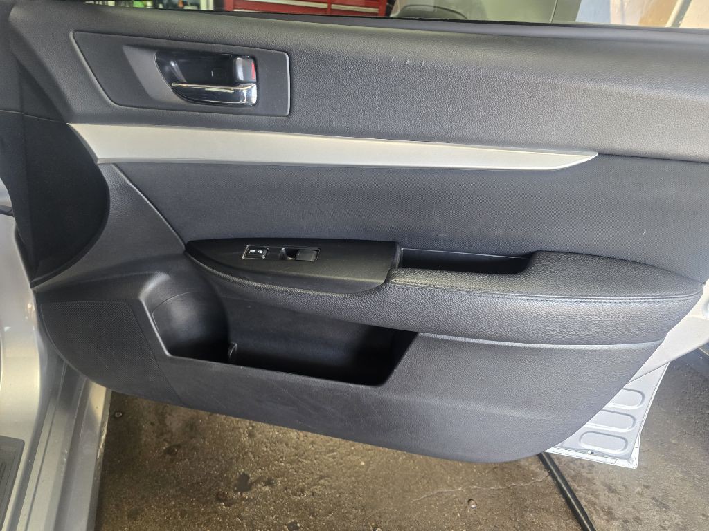 2011 Subaru Legacy Image 10