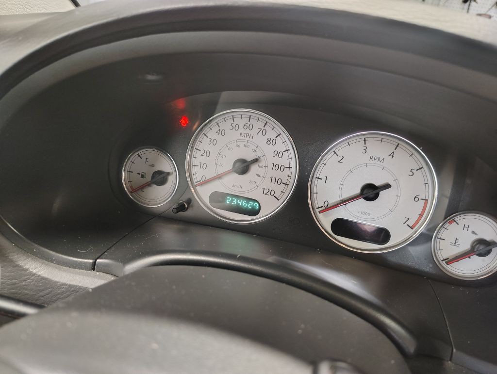 2006 Chrysler Town & Country Image 7