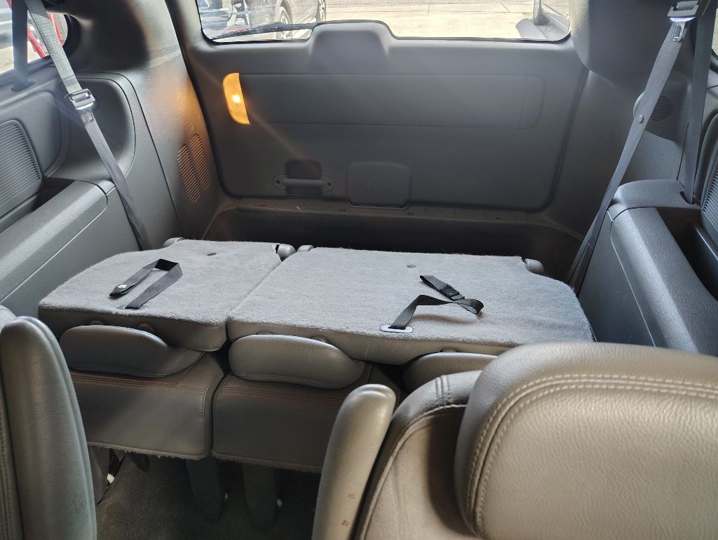 2006 Chrysler Town & Country Image 13