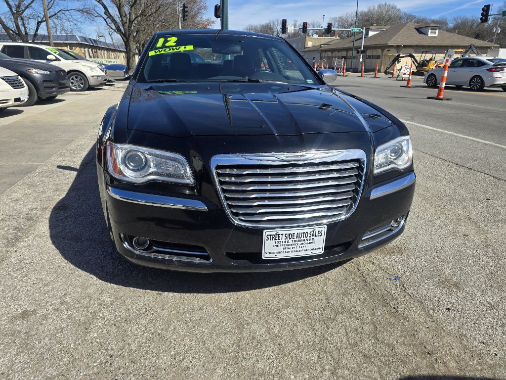 2012 Chrysler 300 Image 9