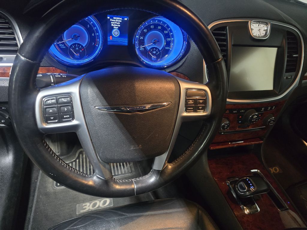 2012 Chrysler 300 Image 10