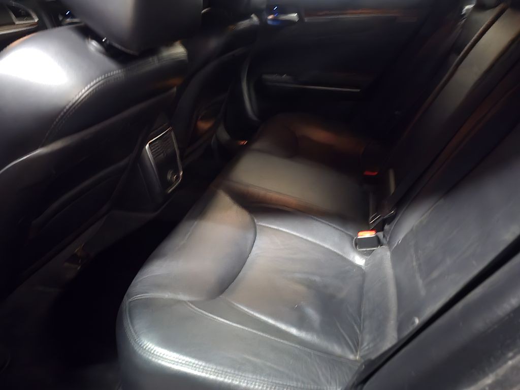 2012 Chrysler 300 Image 12