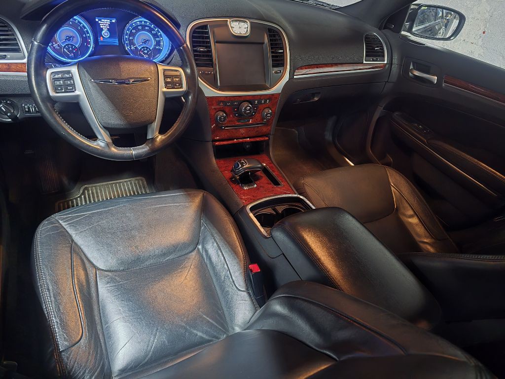 2012 Chrysler 300 Image 13