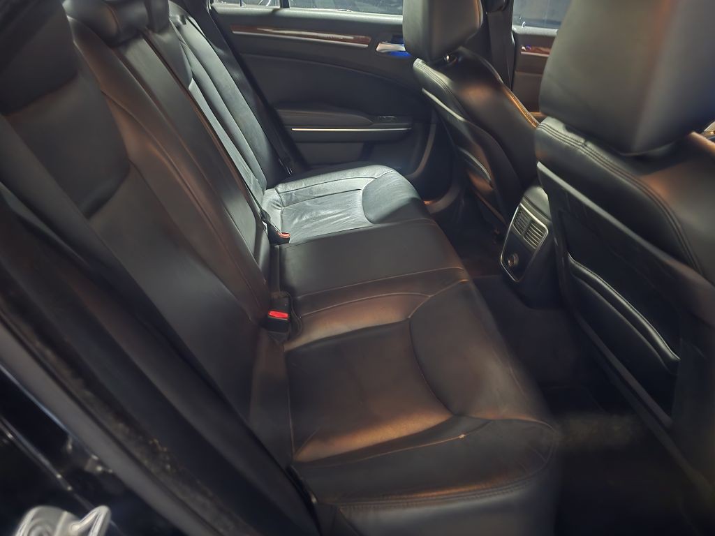 2012 Chrysler 300 Image 14