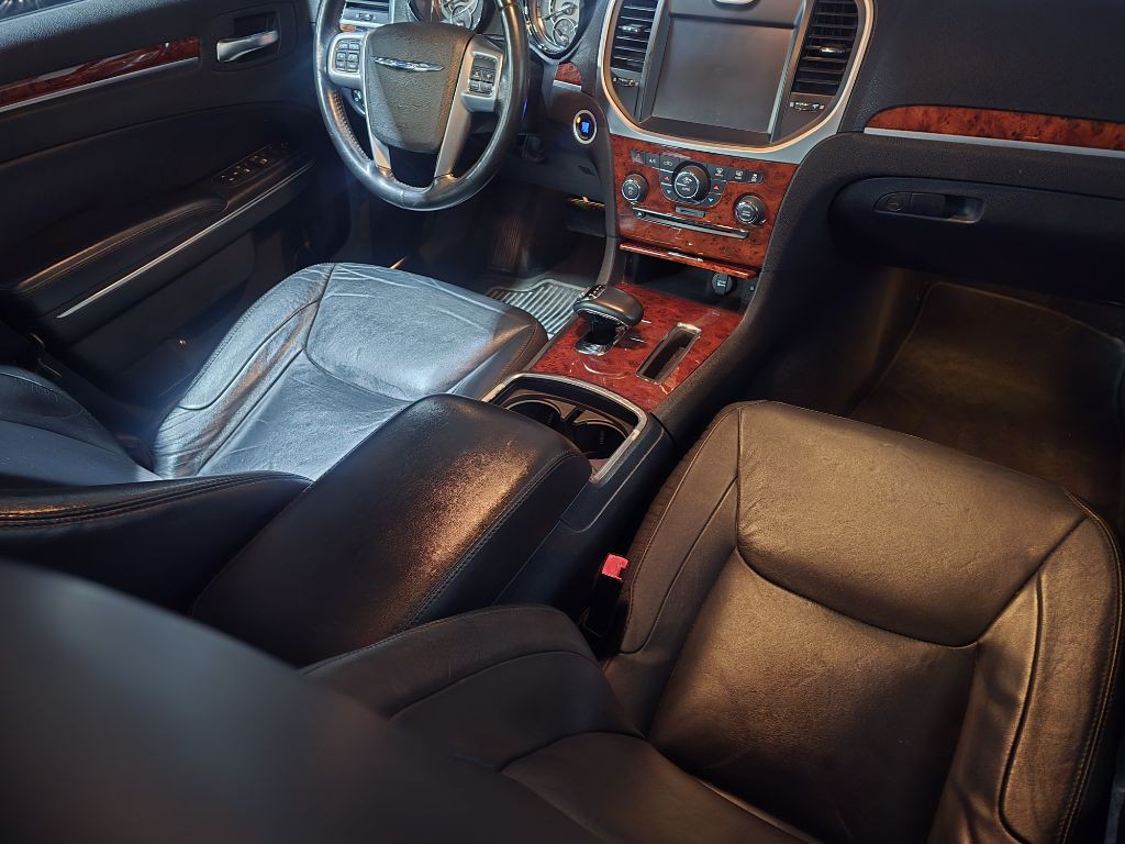 2012 Chrysler 300 Image 15