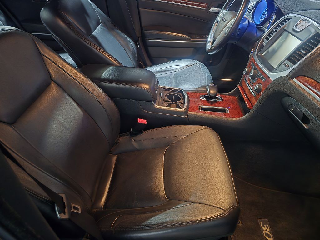 2012 Chrysler 300 Image 16