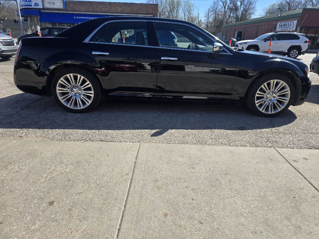 2012 Chrysler 300 Image 3