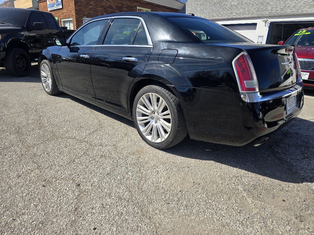2012 Chrysler 300 Image 4