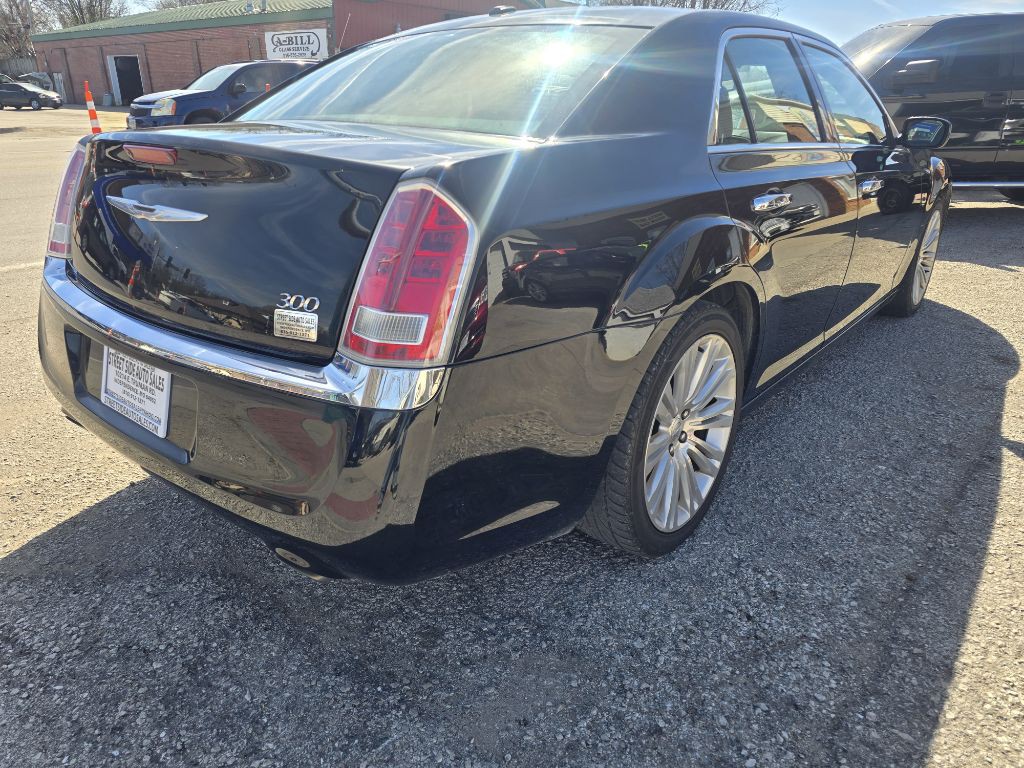 2012 Chrysler 300 Image 5