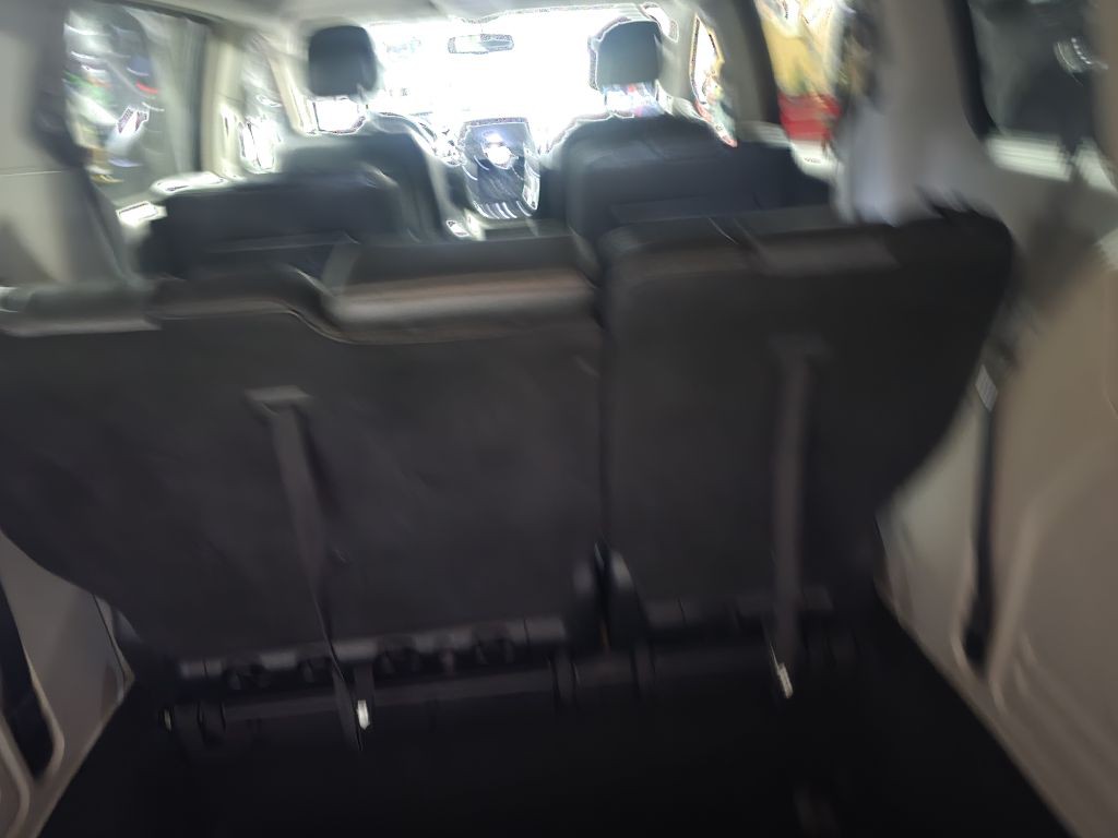 2015 Chrysler Town & Country Image 13