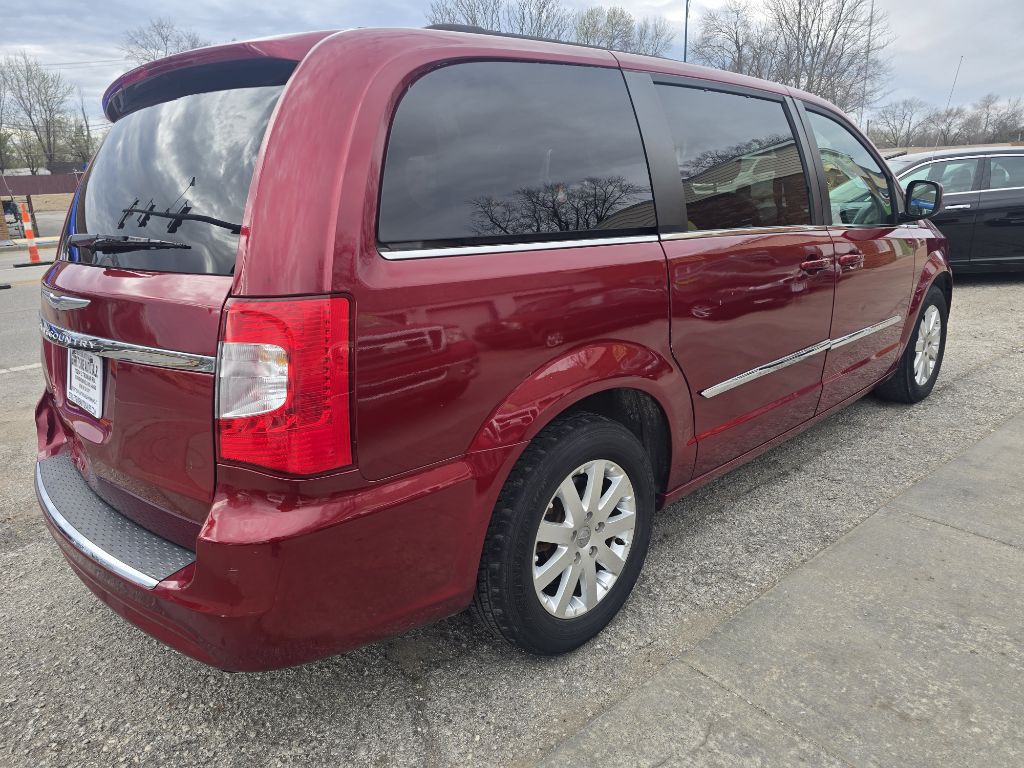 2015 Chrysler Town & Country Image 21