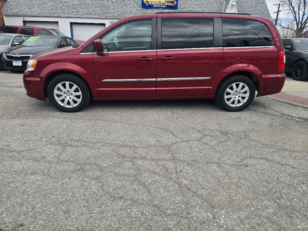 2015 Chrysler Town & Country Image 25