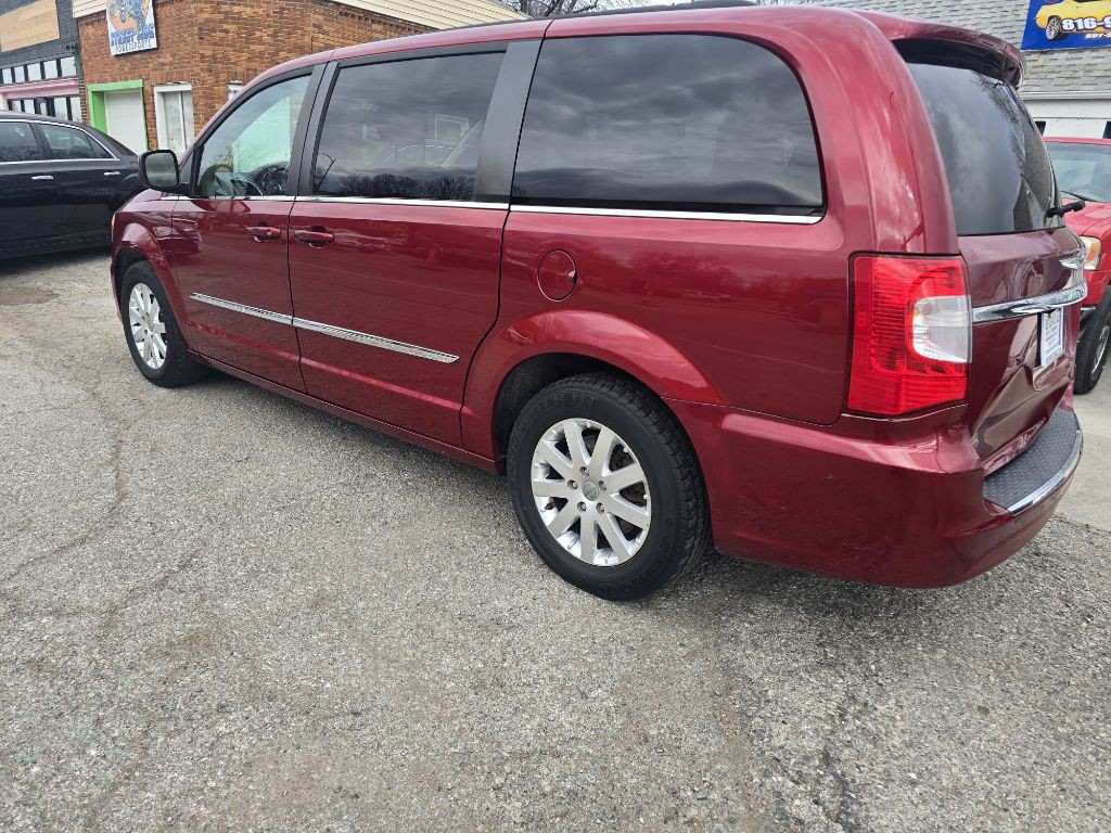 2015 Chrysler Town & Country Image 8