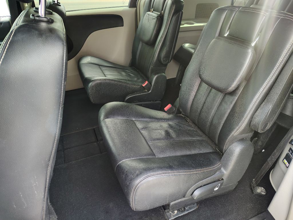 2014 Chrysler Town & Country Image 14