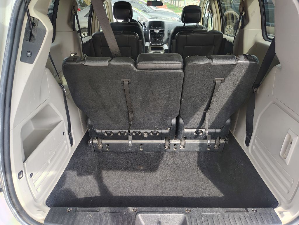 2014 Chrysler Town & Country Image 16