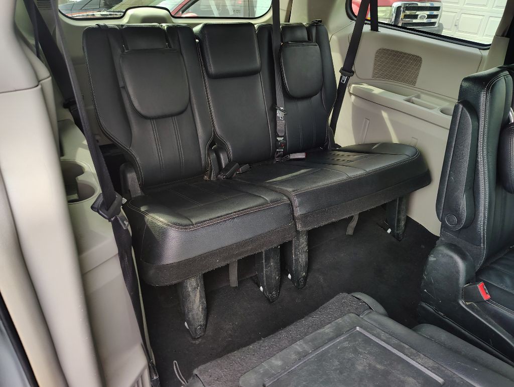 2014 Chrysler Town & Country Image 17