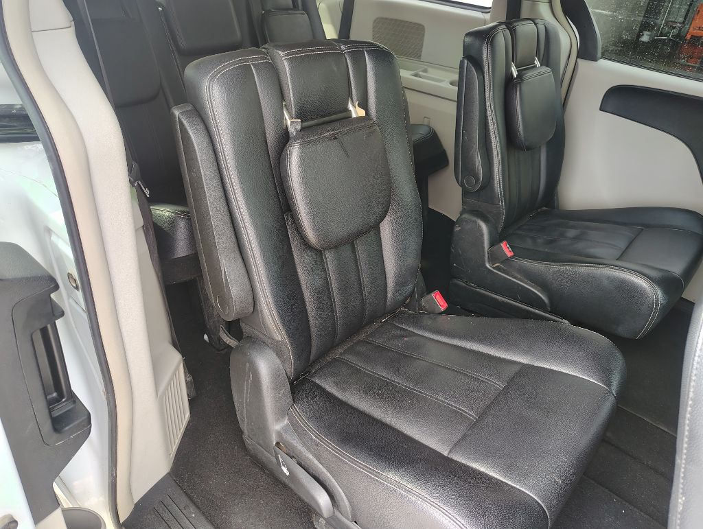 2014 Chrysler Town & Country Image 18