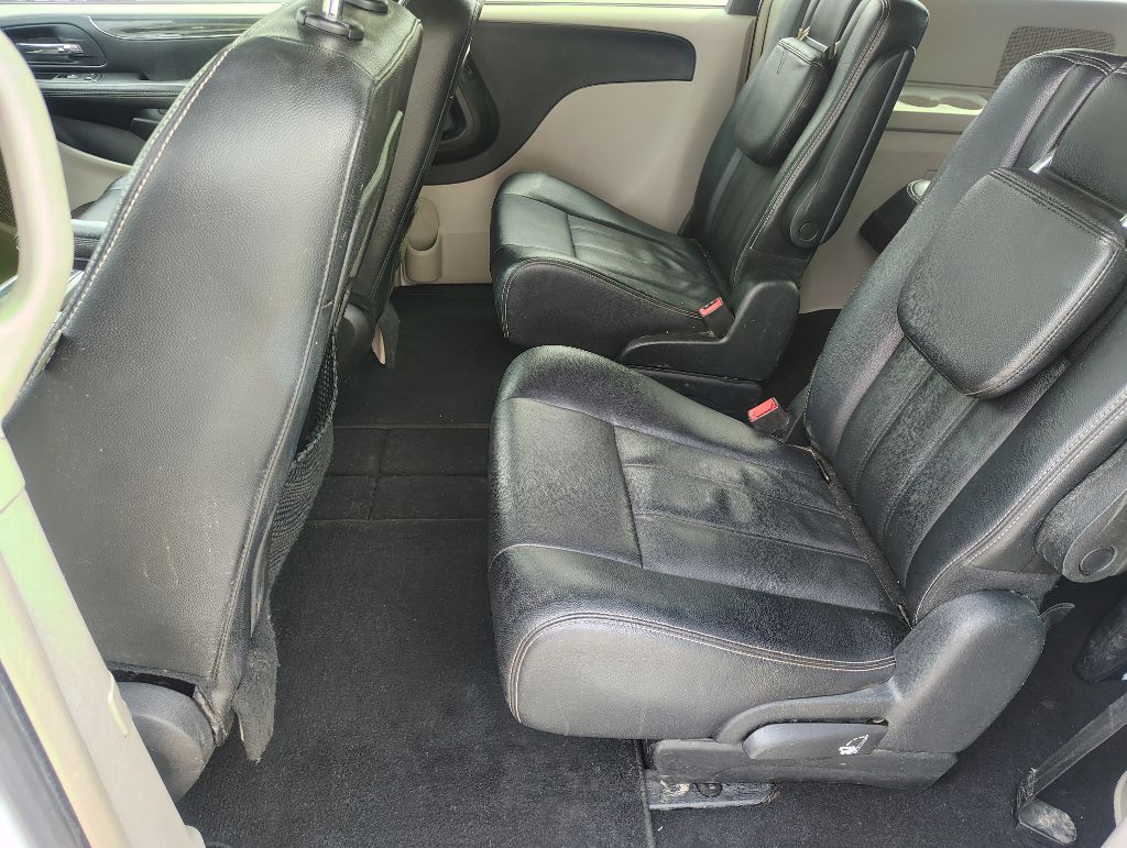 2014 Chrysler Town & Country Image 19