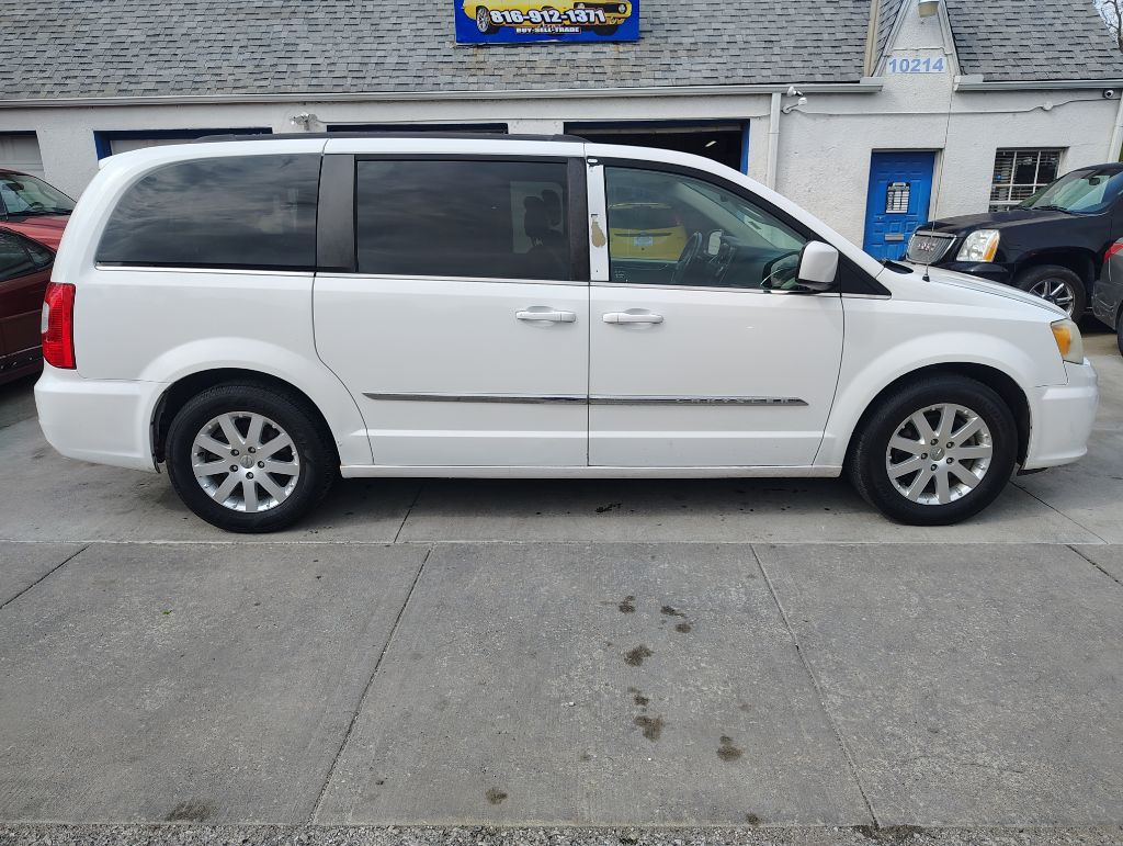 2014 Chrysler Town & Country Image 7