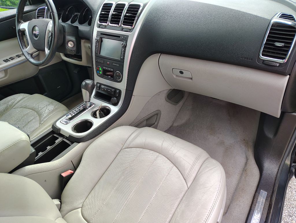 2011 GMC Acadia Image 18