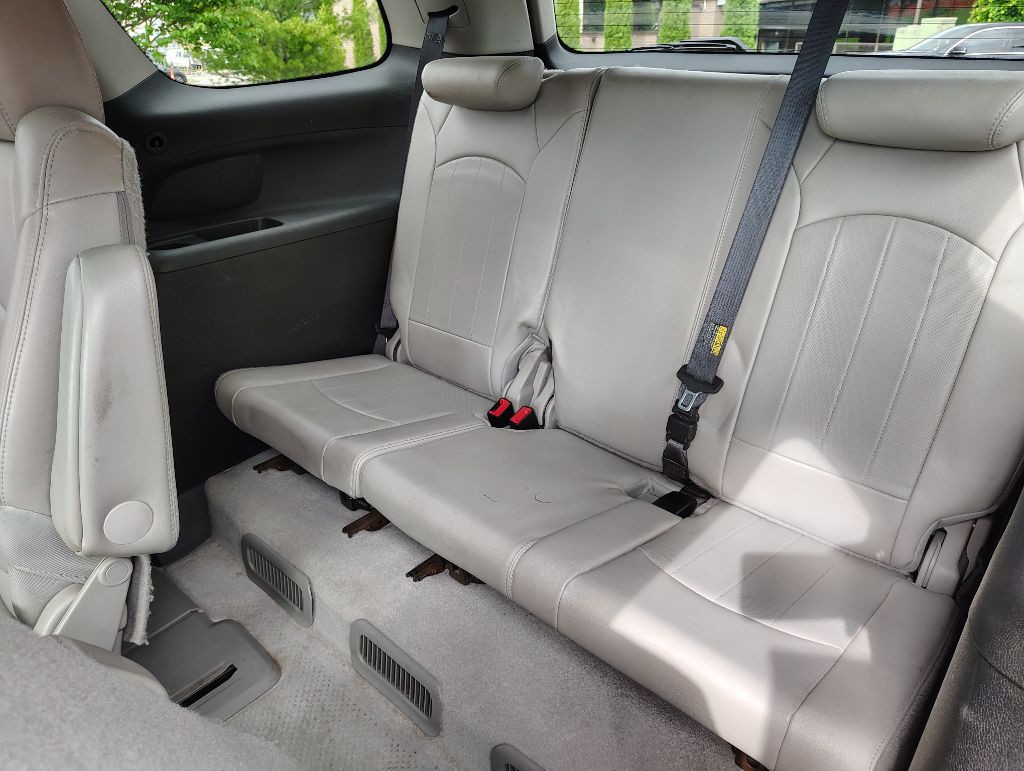 2011 GMC Acadia Image 24