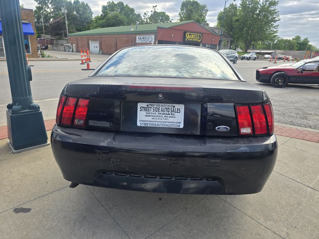 2001 Ford Mustang Image 2