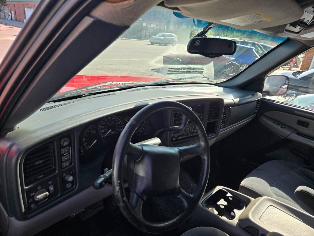 2002 Chevrolet Suburban Image 10