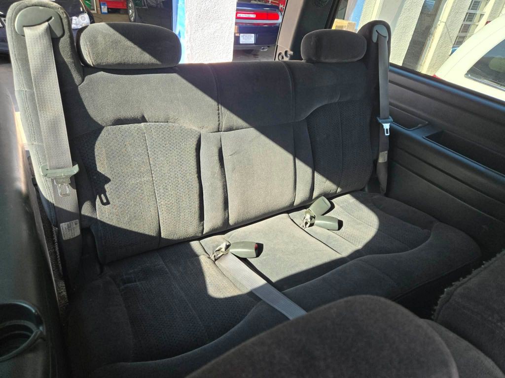 2002 Chevrolet Suburban Image 16
