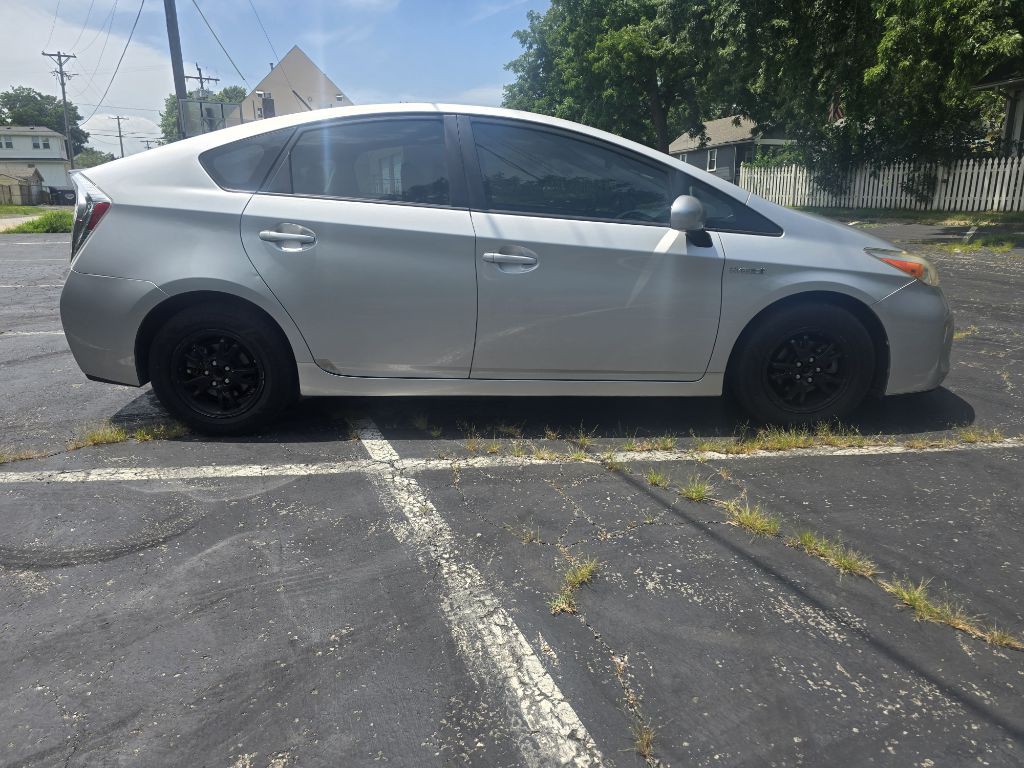 2015 Toyota Prius Image 2