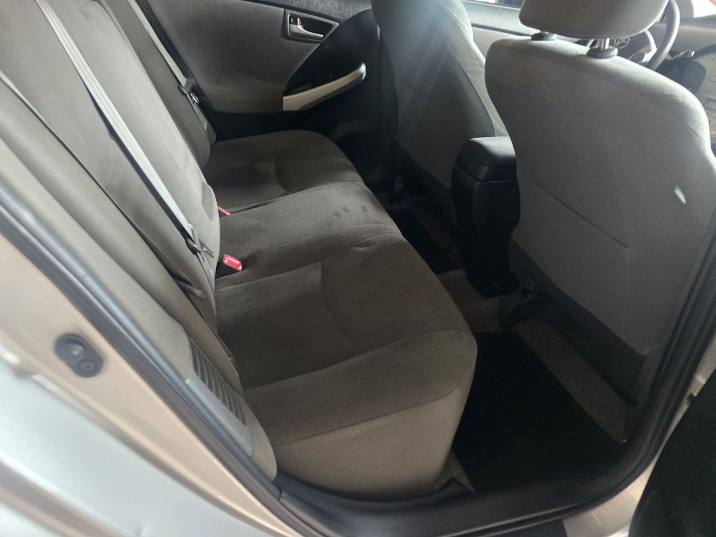 2015 Toyota Prius Image 16
