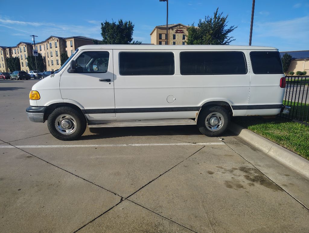 1999 Dodge Ram Van Image 5