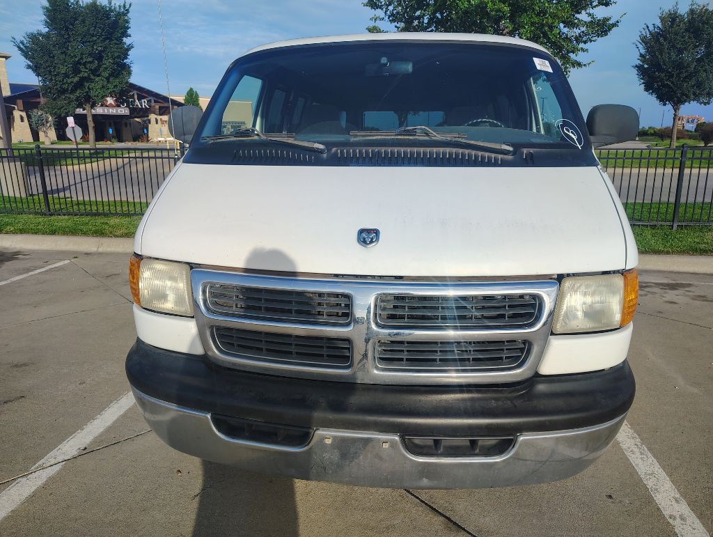 1999 Dodge Ram Van Image 2