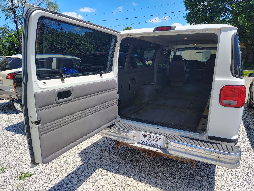 1999 Dodge Ram Van Image 7