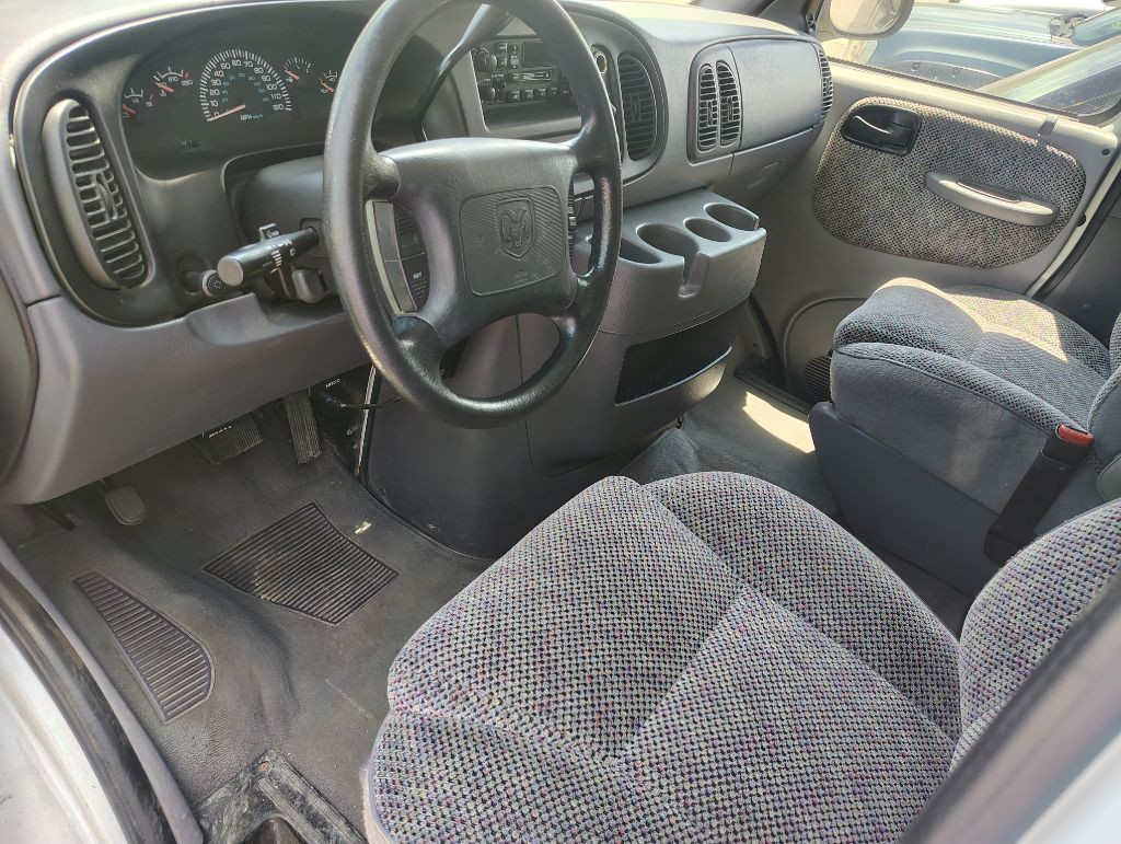 1999 Dodge Ram Van Image 9