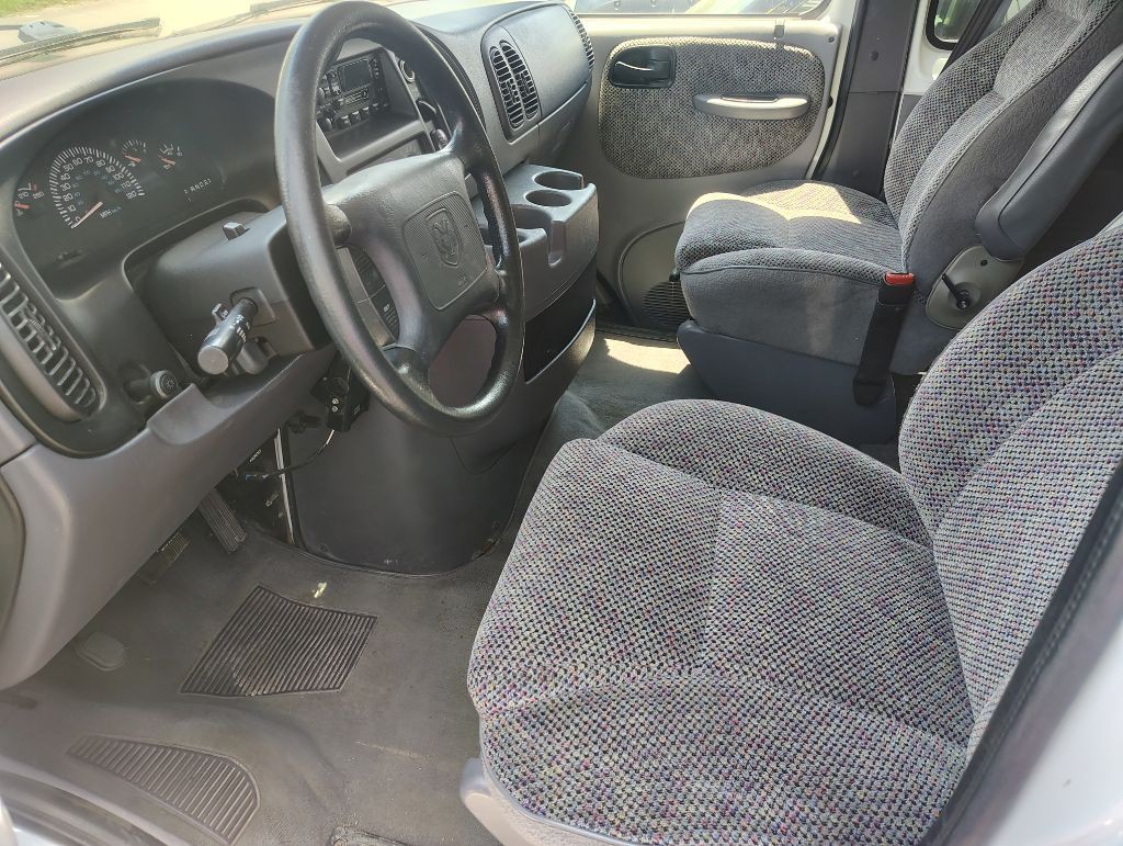 1999 Dodge Ram Van Image 10