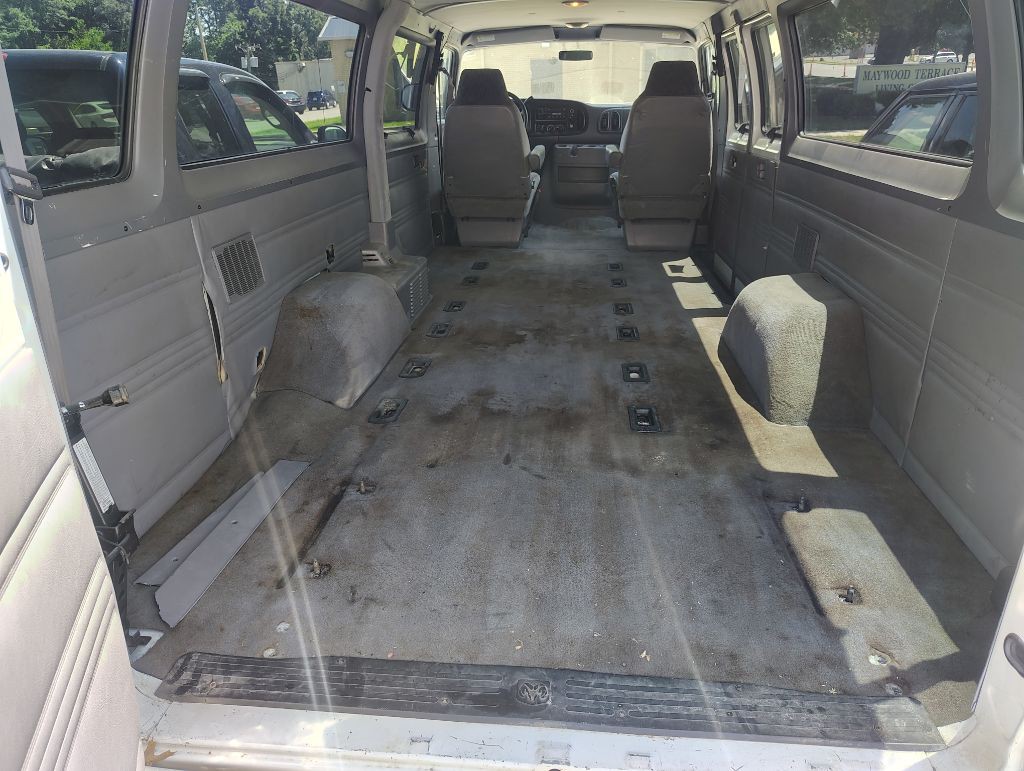1999 Dodge Ram Van Image 12