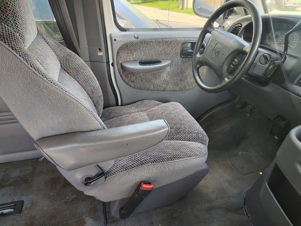 1999 Dodge Ram Van Image 14