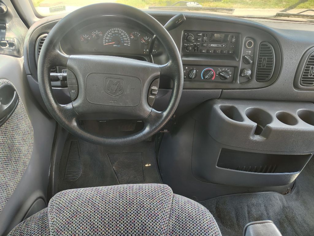 1999 Dodge Ram Van Image 15