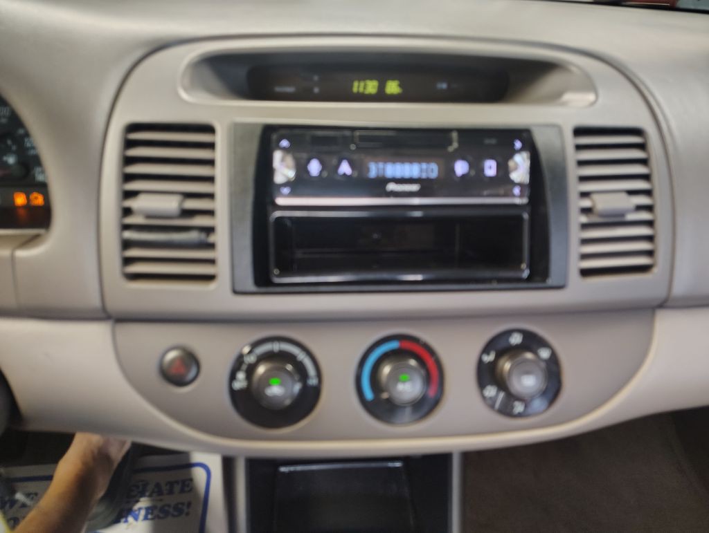2003 Toyota Camry Image 9