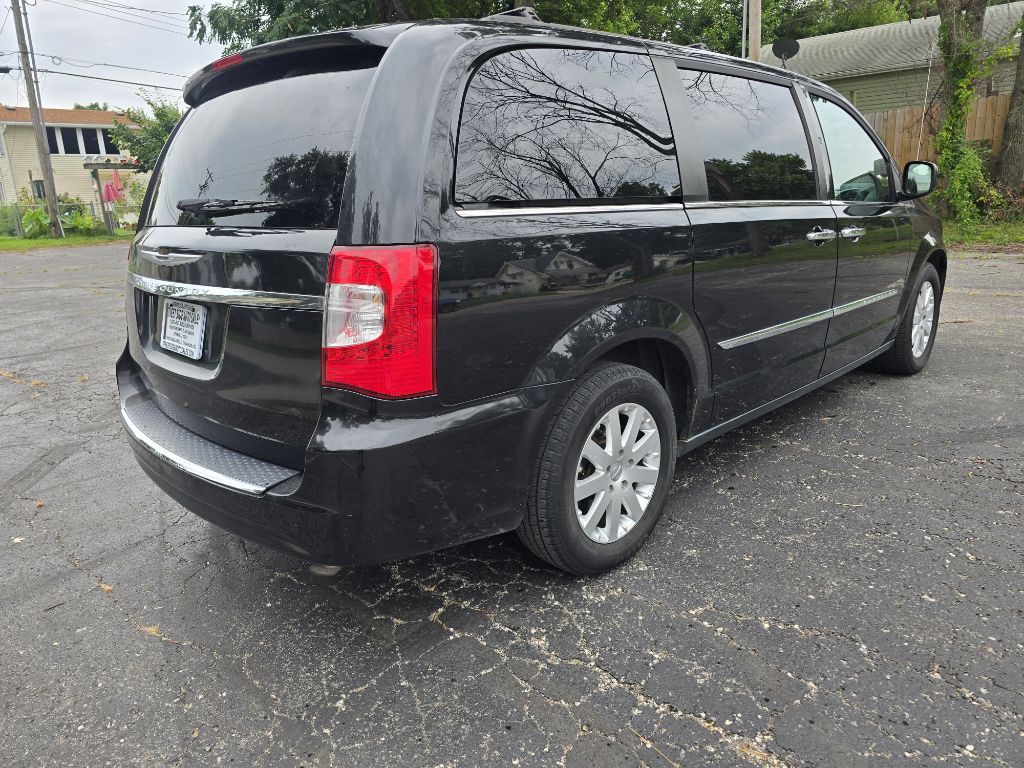 2015 Chrysler Town & Country Image 5