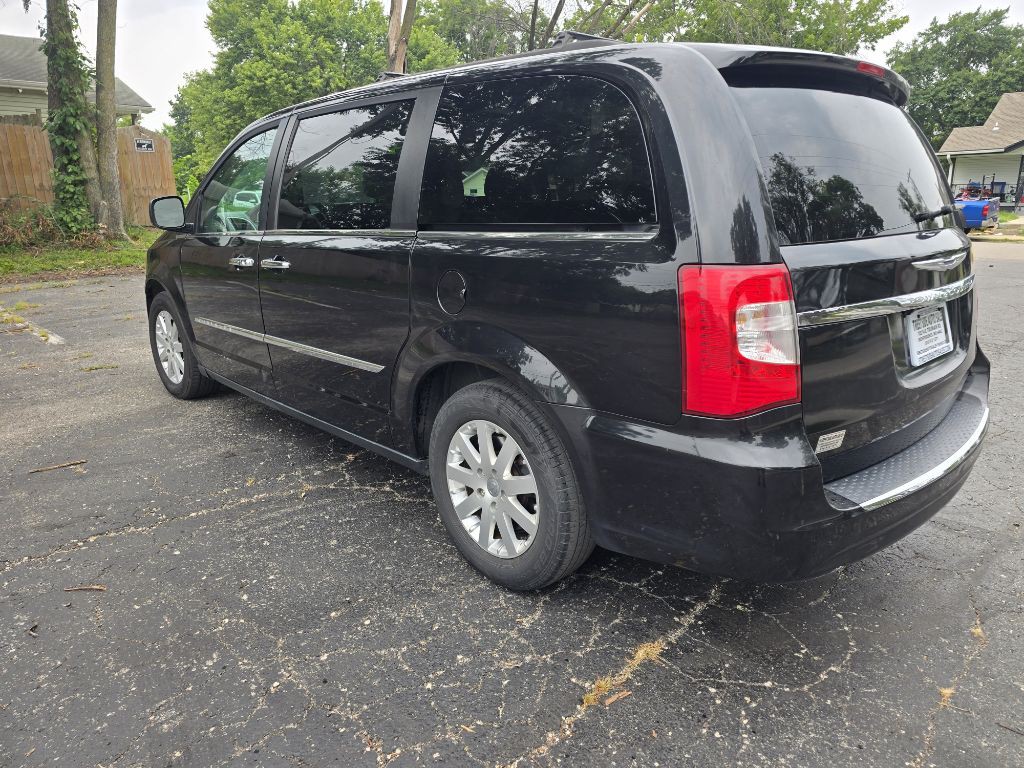 2015 Chrysler Town & Country Image 6