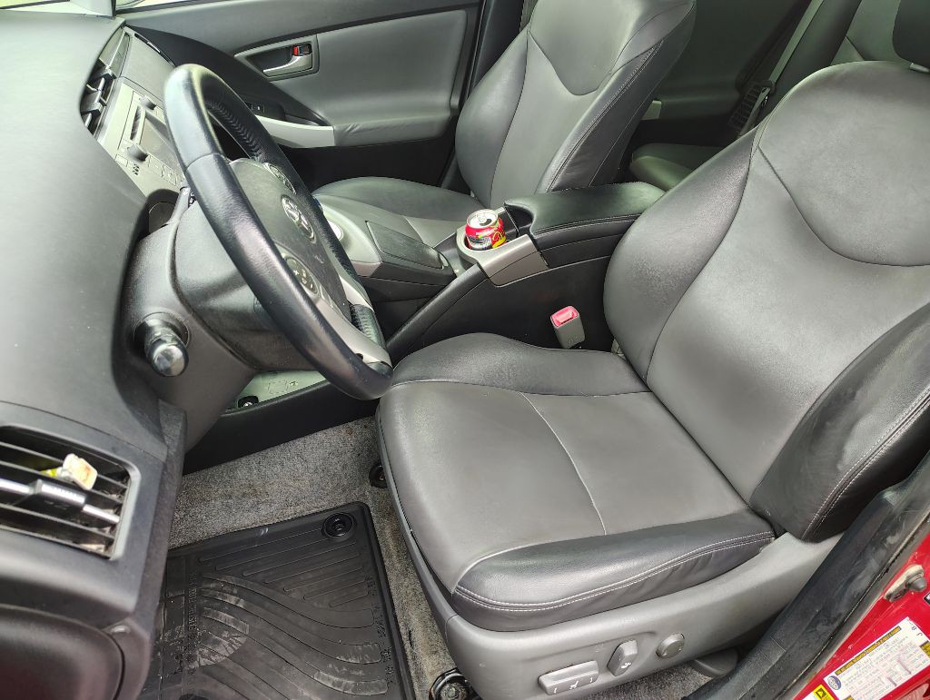 2012 Toyota Prius Image 11