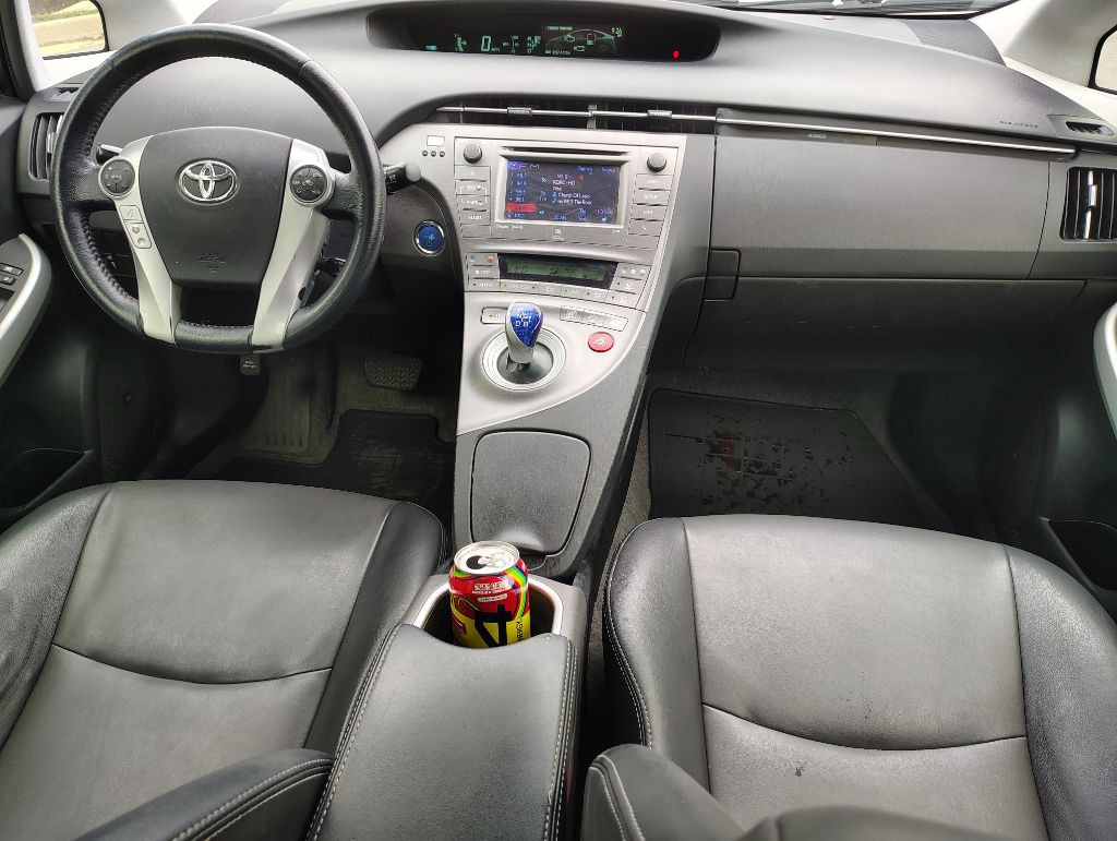 2012 Toyota Prius Image 12