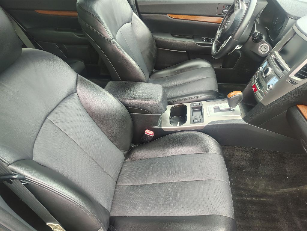 2013 Subaru Outback Image 14