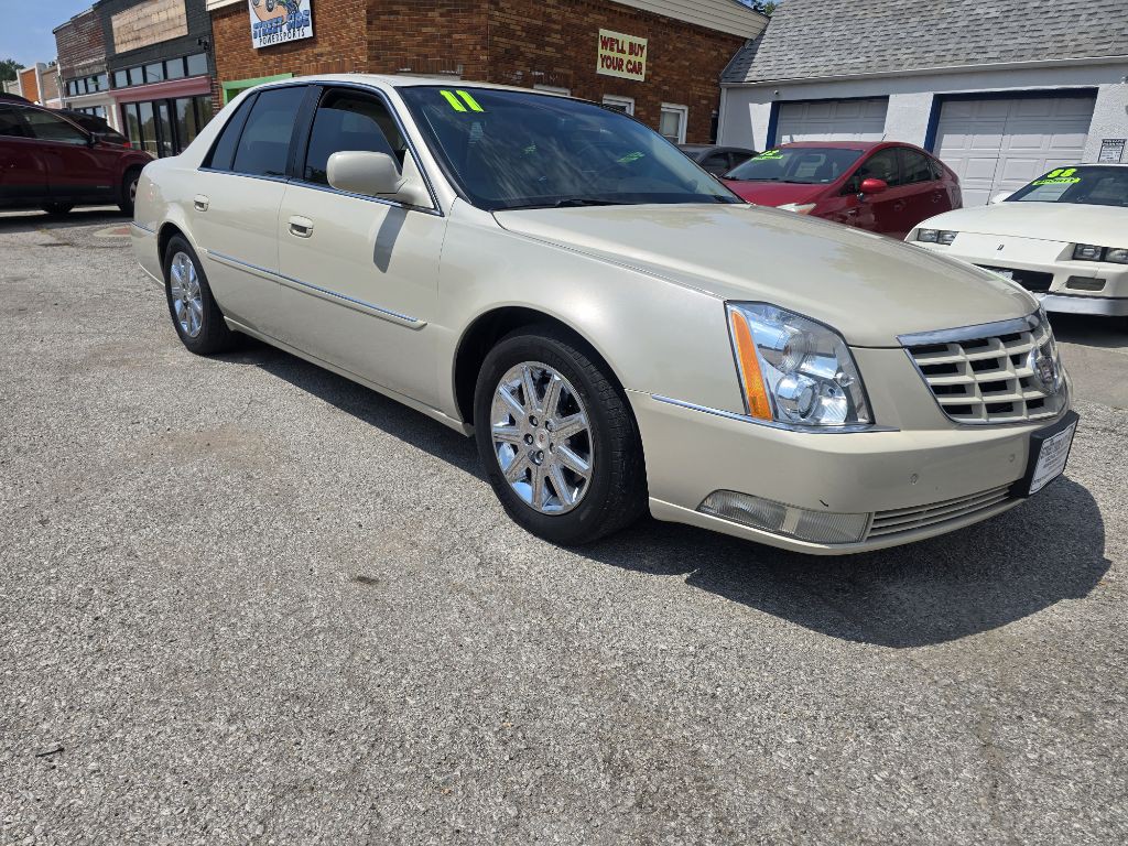 2011 Cadillac DTS Image 2