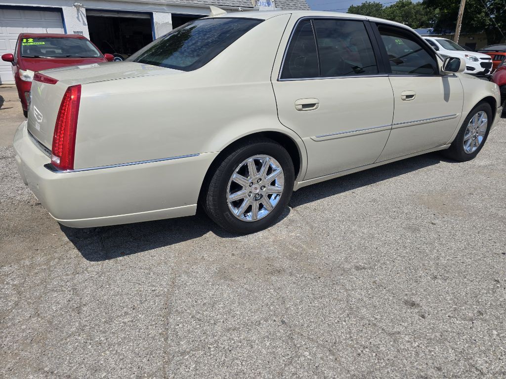 2011 Cadillac DTS Image 5