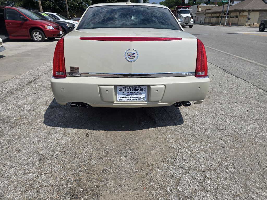 2011 Cadillac DTS Image 7