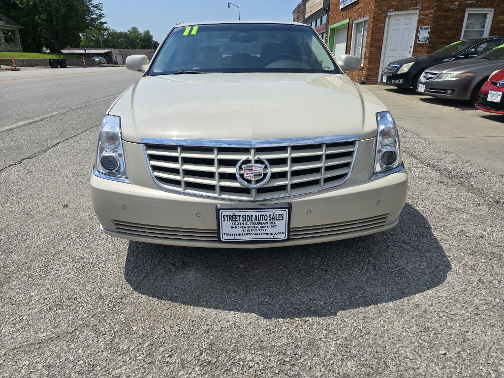2011 Cadillac DTS Image 8
