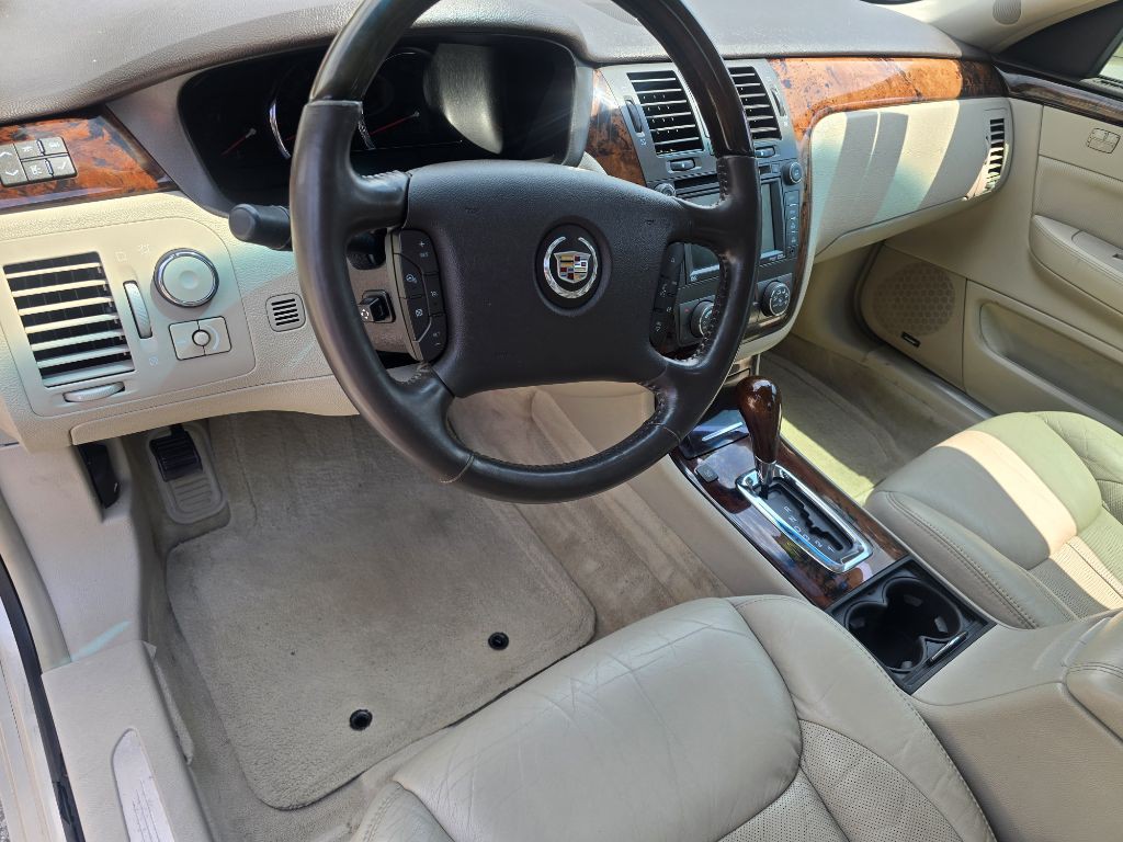 2011 Cadillac DTS Image 10